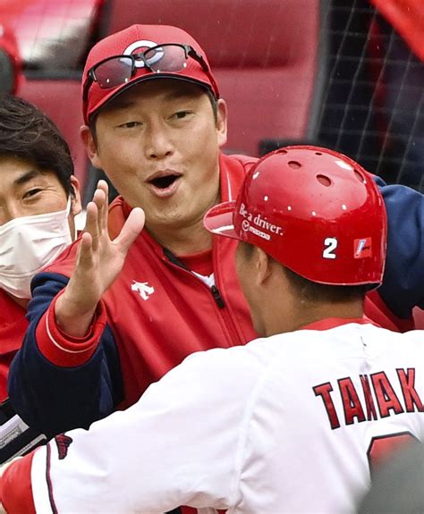 【広島】首位浮上！5点差逆転、雨中の3連戦3連勝 新井監督の信頼に応え田中広輔が同点満弾 プロ野球写真ニュース 日刊スポーツ