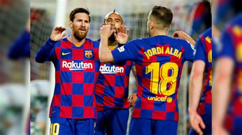 Laliga Lionel Messis Late Penalty Helps Barcelona Edge Past Real