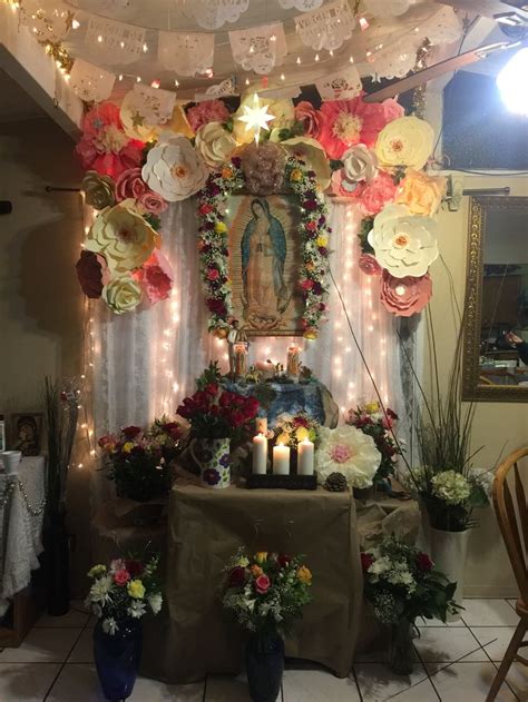 Altar a la Virgen de Guadalupe 2016 Decorações de altar Altar Santos