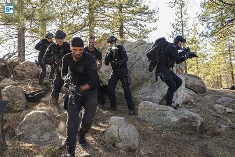 1x21 - Hunted - Chris, Luca, Hondo, Luca, Street and Tan - SWAT (CBS) Photo (41309204) - Fanpop