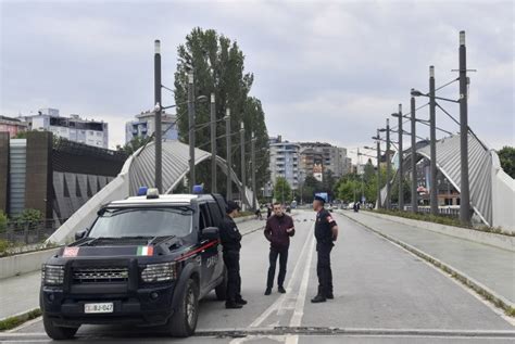 Sela Odse Ena Tzv Kosovska Policija Prekopala Puteve U Leposavi U