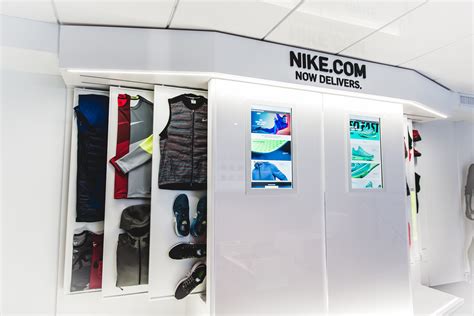 Nike launches Canadian online store, NIKEiD custom shoes - Canadian ...