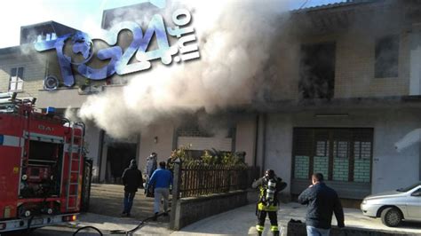 Ultimora Isola Del Liri Attimi Di Panico Incendio In Via Selva