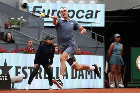 Mutua Madrid Open Zverev a commencé tôt la route vers un troisième