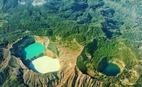 Pesona Danau Tiga Warna di Gunung Kelimutu Flores