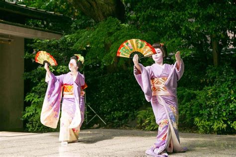 Susohiki Hikizuri Kimono