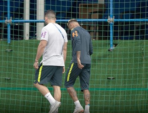 Neymar sofre dores e deixa treino da seleção mancando Notícias