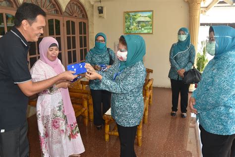 Gebrak Masker Agustus Ketua Tp Pkk Deliserdang Bagikan Masker Di