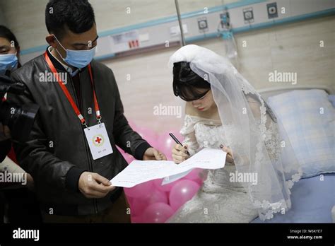 21 Year Old Chinese Woman Yang Chunyan Diagnosed With Leukemia Who Is Dressed In A Wedding