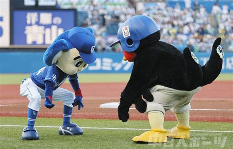 ヤクルト―中日 ドアラ、つば九郎：中日スポーツ・東京中日スポーツ