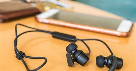 The 3 Best Earbuds Under 50 Of 2022 Reviews By Wirecutter