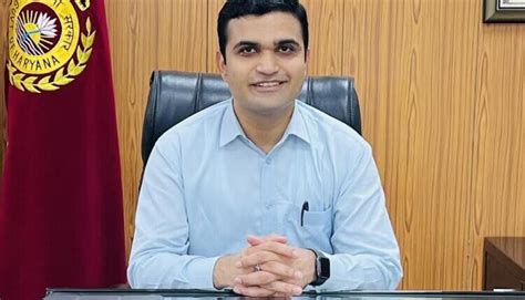 तीन साल से फरीदाबाद के डीसी बने बैठे हैं विक्रम यादव, बाकी जिलों में ...