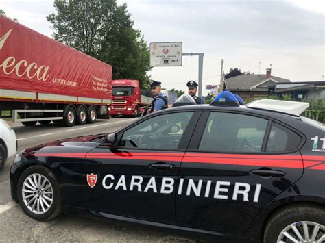 Alessandria Aggressione A Novi Ligure Uomo Insegue Una Donna Con L