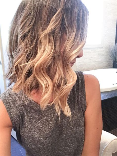 How To Get Effortless Beachy Waves At Home Beach Wave Hair Waves