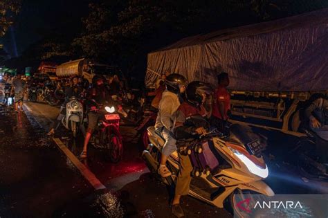 Banjir Akibatkan Jalur Pantura Demak Kudus Terputus ANTARA News