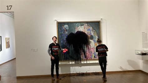 Activistas Ecologistas Roc An Con L Quido Negro Un Cuadro De Klimt En Viena