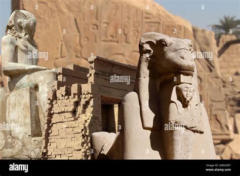 El Complejo Del Templo De Karnak Teba Egipto Es Uno De Los Sitios