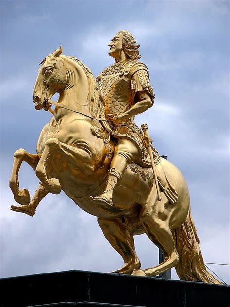 Золотой всадник | Estátua equestre, Estátua, Equestre