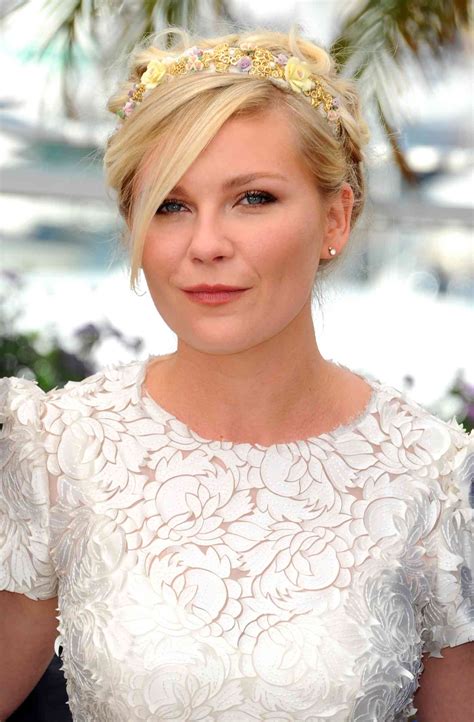 Social media is obsessed with wedding hairstyles updos right now 1