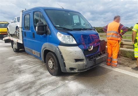 Wypadek lawety i busa na A4 przed Kątami Wrocławskimi Powstał ogromny