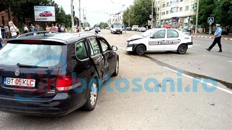 Poliţişti şi scandalagiu răniţi în urma unui accident rutier pe Calea