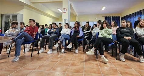 Al Liceo Carlo Pisacane Di Padula Aci Salerno Dedica Una Intera