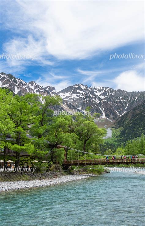 上高地 晴天の穂高連峰と河童橋 写真素材 6787089 フォトライブラリー Photolibrary