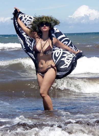 FOTO BIKINI JULIA PEREZ Bikini Artis Indonesia
