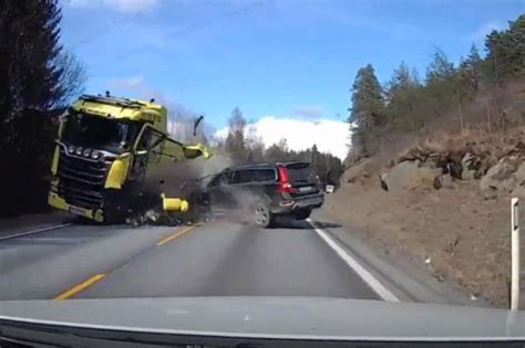 「瑞典坦克」正面對決聯結車，volvo 老車駕駛無恙還能開車門！（內有影片） 自由電子報汽車頻道