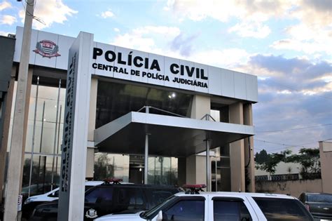 Bandido cara de pau invade casa e furta bolsa de funcionária pública em