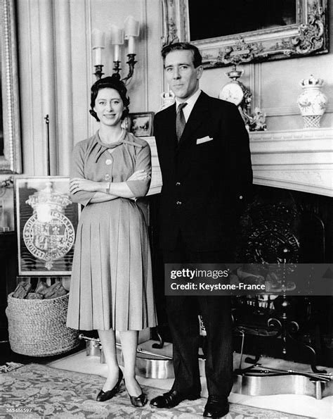 La Princesse Margaret Et Tony Armstrong Jones Devant La Cheminée De News Photo Getty Images