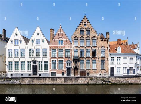 Paisaje Urbano Belga T Pico En La Ciudad De Brujas B Lgica Europa