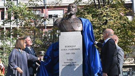 U Karađorđevom parku u Beogradu otkriven spomenik generalu Božidaru