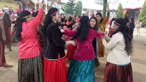 जनसर महलओ क जरदर पहड डस Pahari Culture Dance in women s