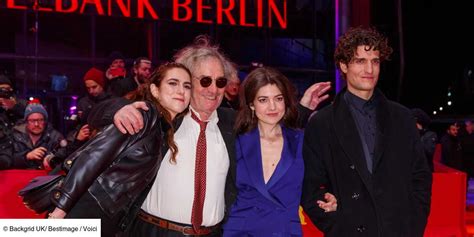 Louis Garrel Pose Pour Une Rare Photo De Famille Avec Son P Re Philippe