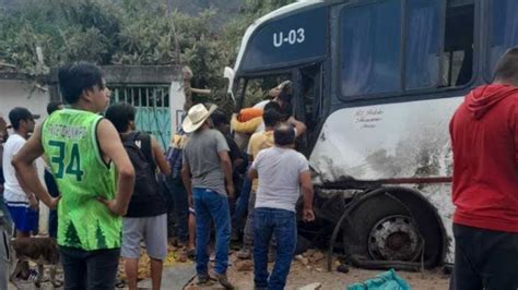 Autobús De Peregrinos Sufre Accidente En Carretera A Chalma Hay Al Menos 20 Heridos La Silla Rota