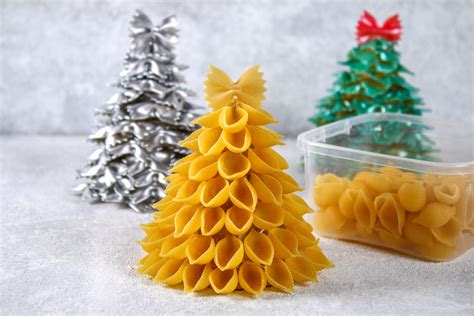 25 DIY Christmas Decorations To Deck Your Halls Reader S Digest