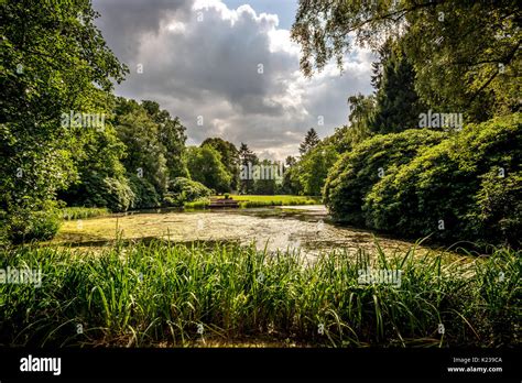 Friedhof Ohlsdorf In Hamburg Fotos Und Bildmaterial In Hoher