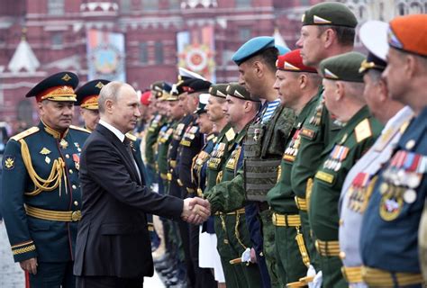 En Aniversario De La Derrota Nazi Putin Jura Fortalecer El Ejército Ruso