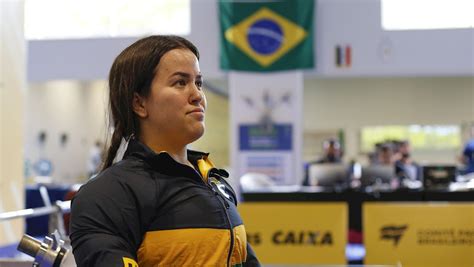 Halterofilista Mariana DAndrea supera recorde paralímpico no Meeting