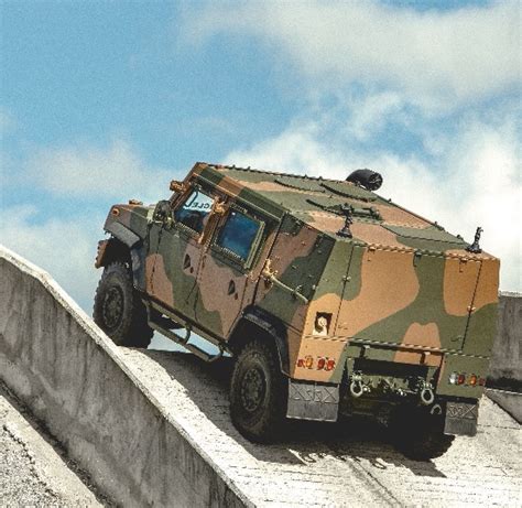 LRCA LMV a nova viatura blindada multitarefas da Iveco para o Exército