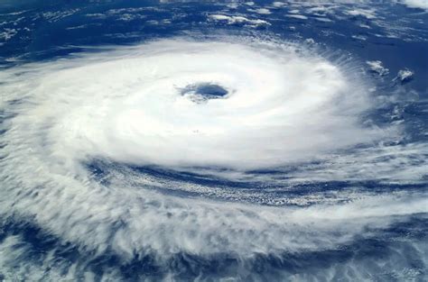 Can A Hurricane Cause A Tsunami? (Insightful Guide) - GustyPlanet