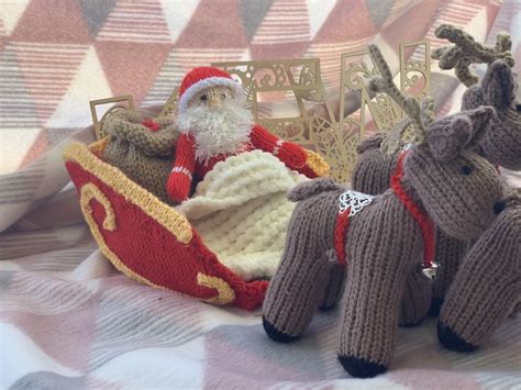 Santa And Sleigh Knitting Pattern