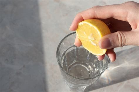 Вода с лимоном: как ее правильно употреблять - Со Вкусом