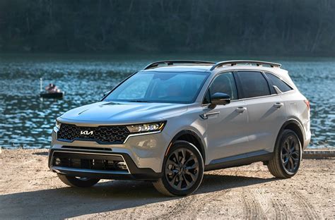 Giá xe KIA Sorento niêm yết và lăn bánh tháng 12 2024