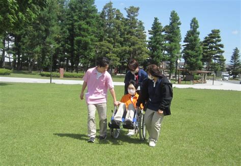 【介護福祉学科】 車いすで信州スカイパークへ 松本短期大学