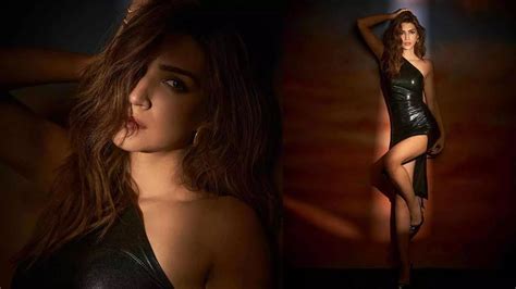 Viral Alert 32 Year Old Kriti Sanon Drops Pictures Wearing A Black