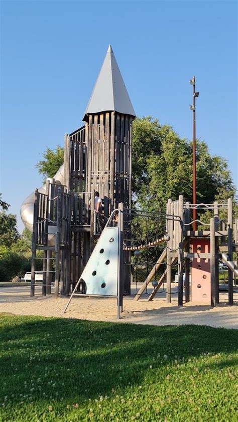 Parque Infantil Del Castillo En Tres Cantos Madrid Pequemap