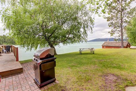 Cozy Lakefront Log Cabin W Lake Views A Wood Stove Vintage Decor And Dock Updated 2020