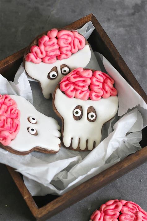 Halloween “Brainy” Skull Sugar Cookies | Bake to the roots